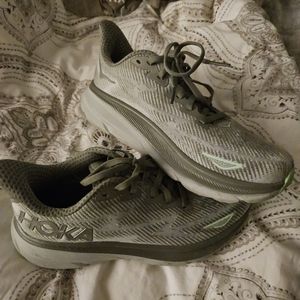 Womens Hoka Clifton 9 Tennis Shoes green and gray